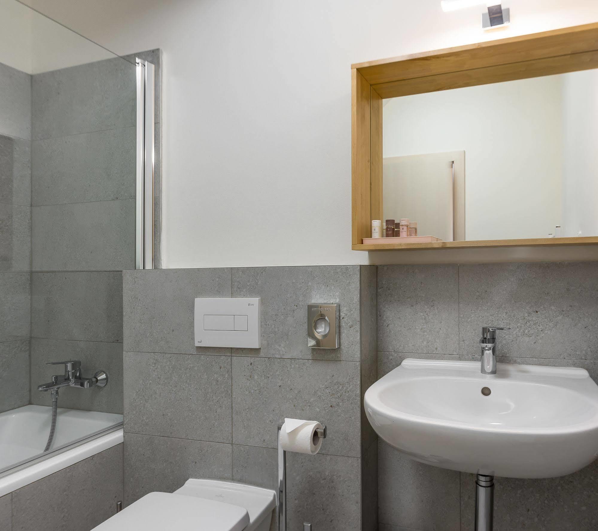 7 Tales Apartments By Adrez Prague Luaran gambar