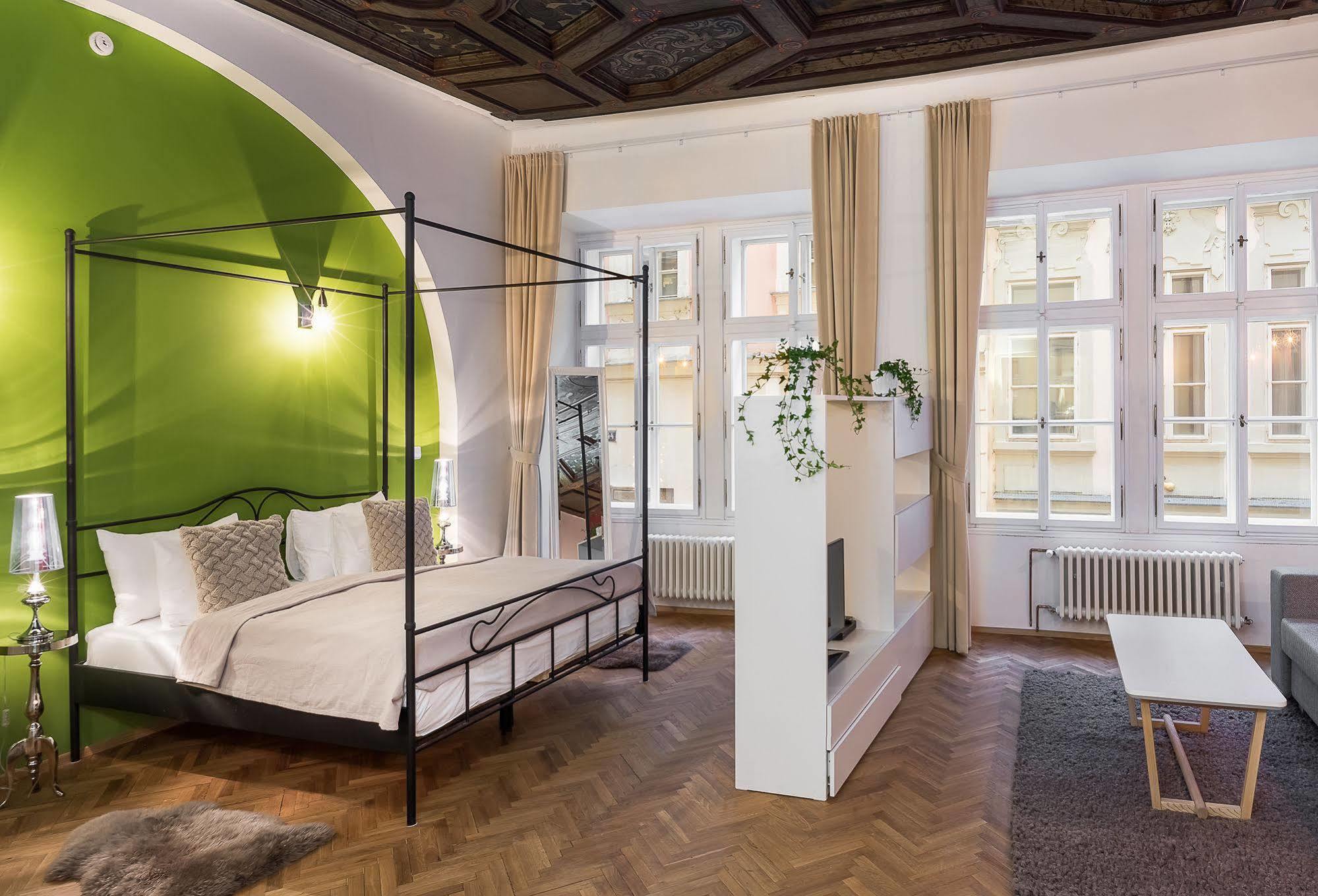 7 Tales Apartments By Adrez Prague Luaran gambar