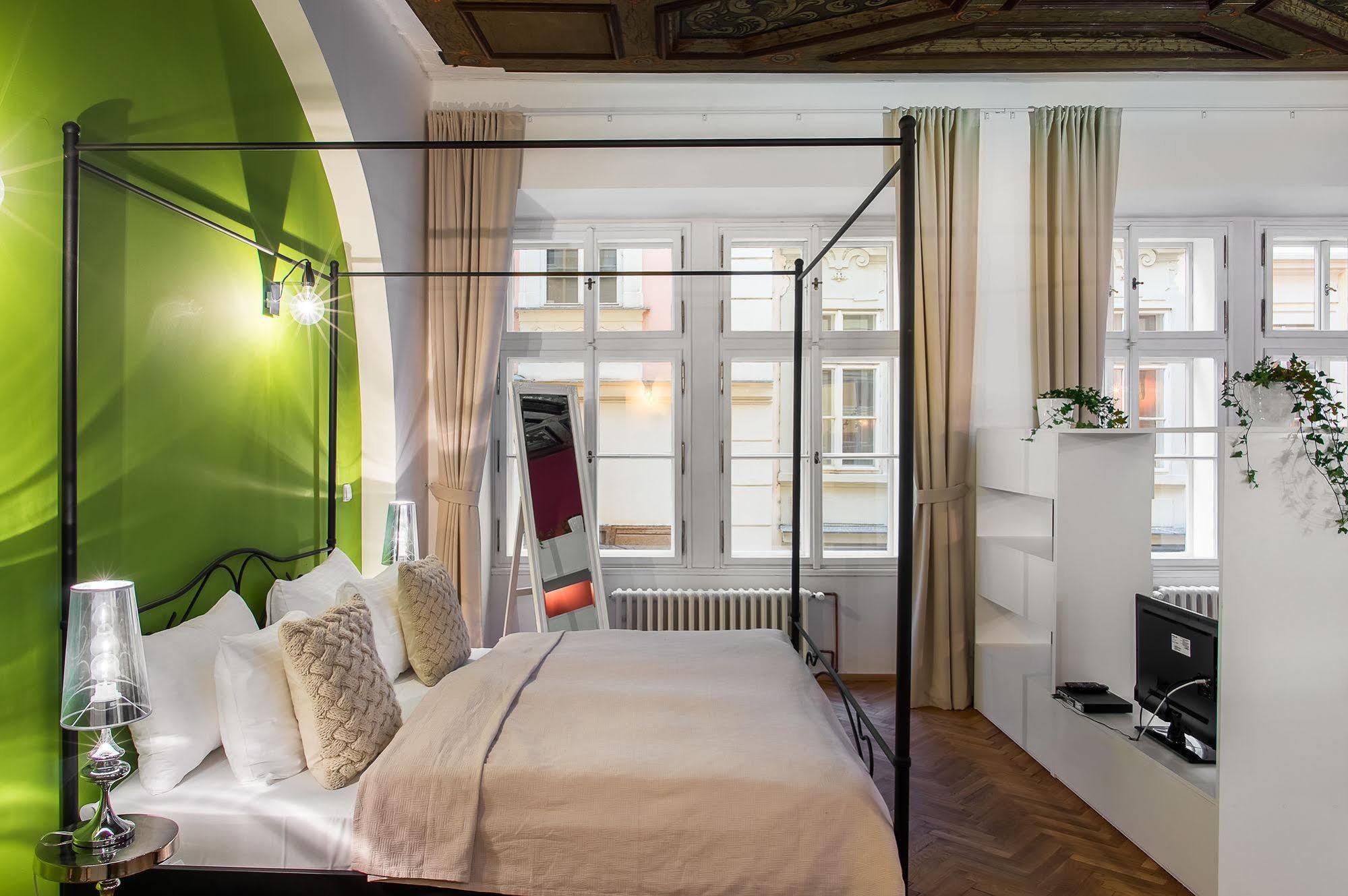 7 Tales Apartments By Adrez Prague Luaran gambar