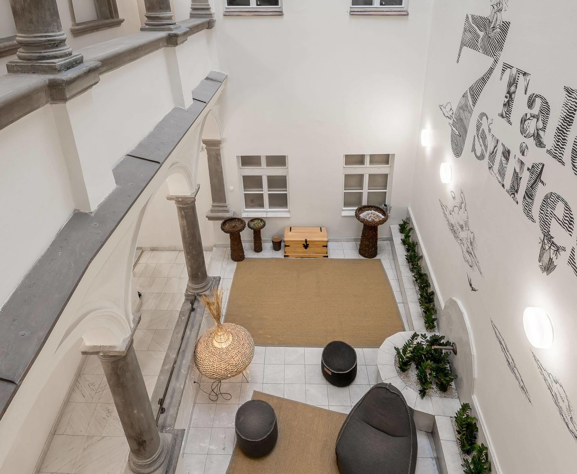 7 Tales Apartments By Adrez Prague Luaran gambar